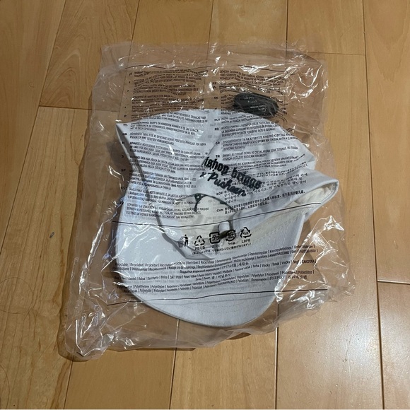 NWT pusheen x bishop Briggs white cap - Picture 4 of 4